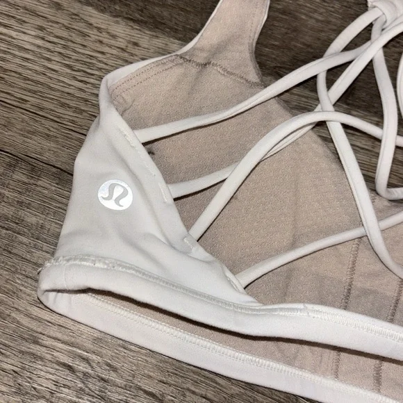 Lululemon White Strappy Women's Bra size 2 - Picture 4 of 4